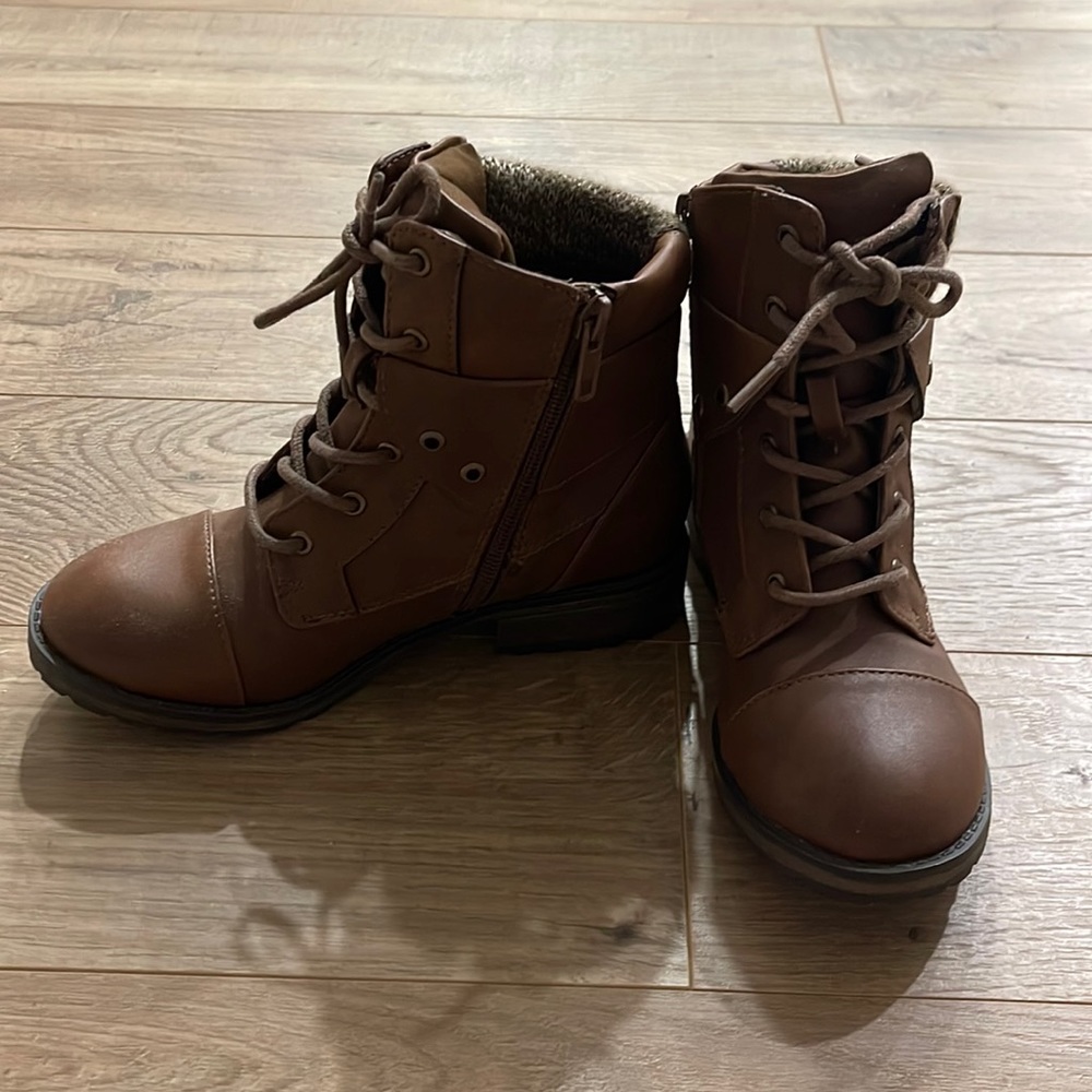 Girls combat boots